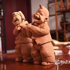 泥塑作品：做农活的童娃（非物质文化遗产）